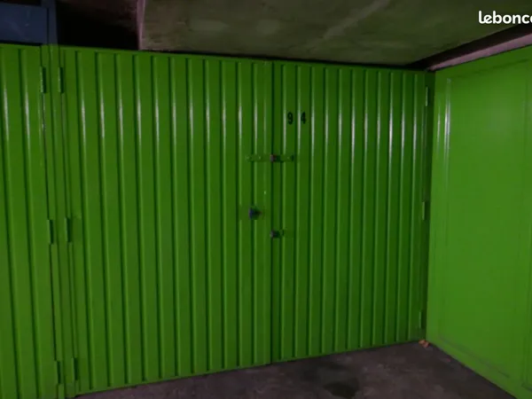 Box / Parking fermé 13,8 m2 avec éléctricité