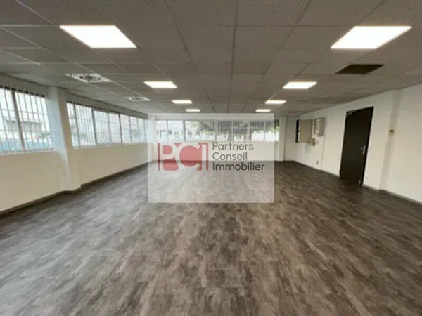 Bureaux 250 m²