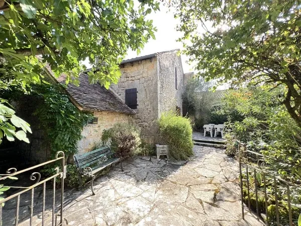 Secteur Causses du Quercy: Charmante maison de village en pierre avec 3 chambres et jardin