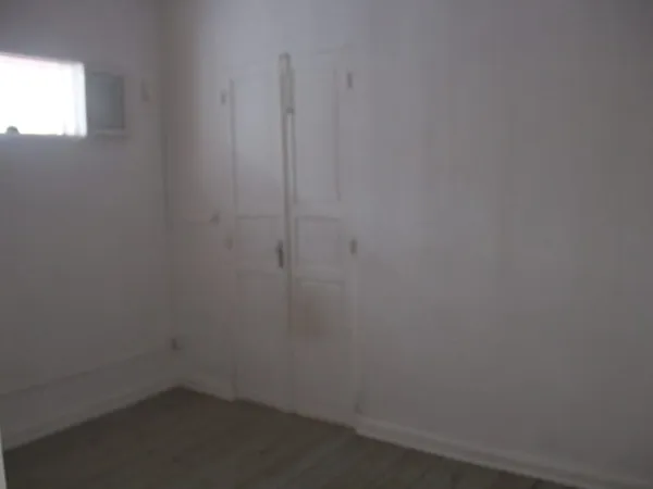 À Basse-Terre, vaste appartement T2 à louer avec balcon