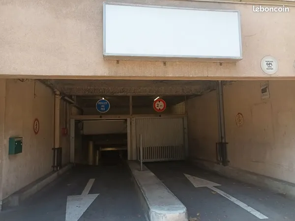 A louer Place parking