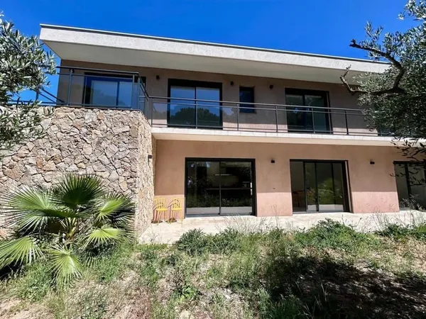 A VENDRE : Villa contemporaine neuve 175 m²  5 chambres  Prestations haut de gamme  Saint-Raphaël