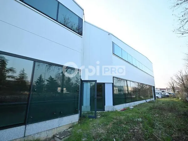 A louer local d'activité de 112m² à Vénissieux