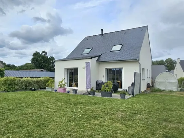 MAISON MODERNE DE 95,5 M² À CAOUËNNEC-LANVÉZÉAC
