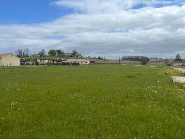 Terrain à bâtir en lotissement - 900 m² - Ribagnac