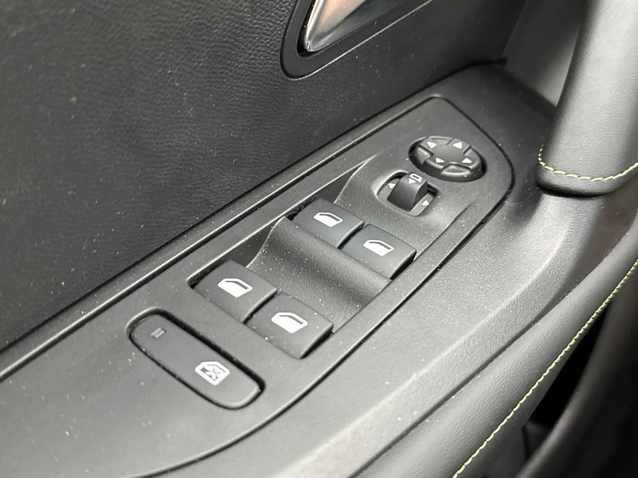 Peugeot 2008 puretech 130 s&s eat8 gt — photo 15