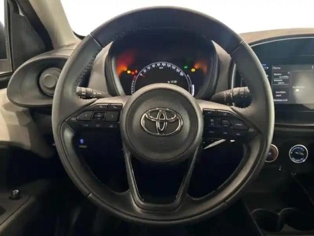 Toyota Aygo x 1.0 vvt-i 72ch dynamic my24 — photo 14