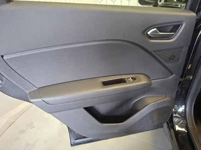 Renault Captur blue dci 115 edc — photo 26