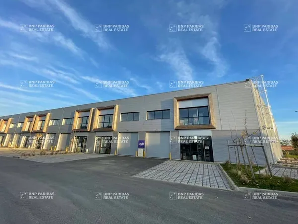 Local d'activité 1737 m²
