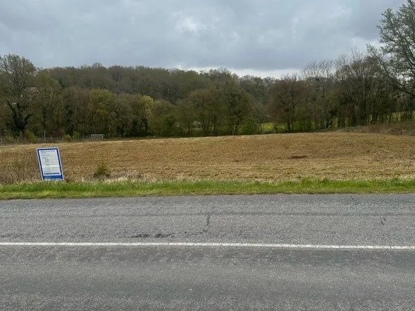 Beau terrain constructible à l'entrée de Ouzouer