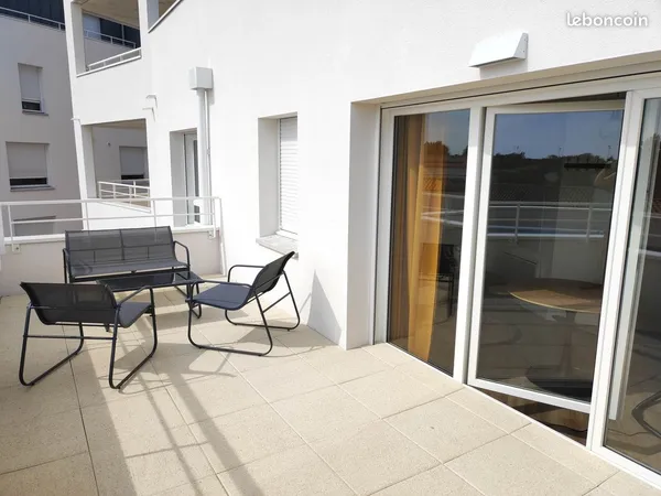 Studio meublé avec terrasse privative