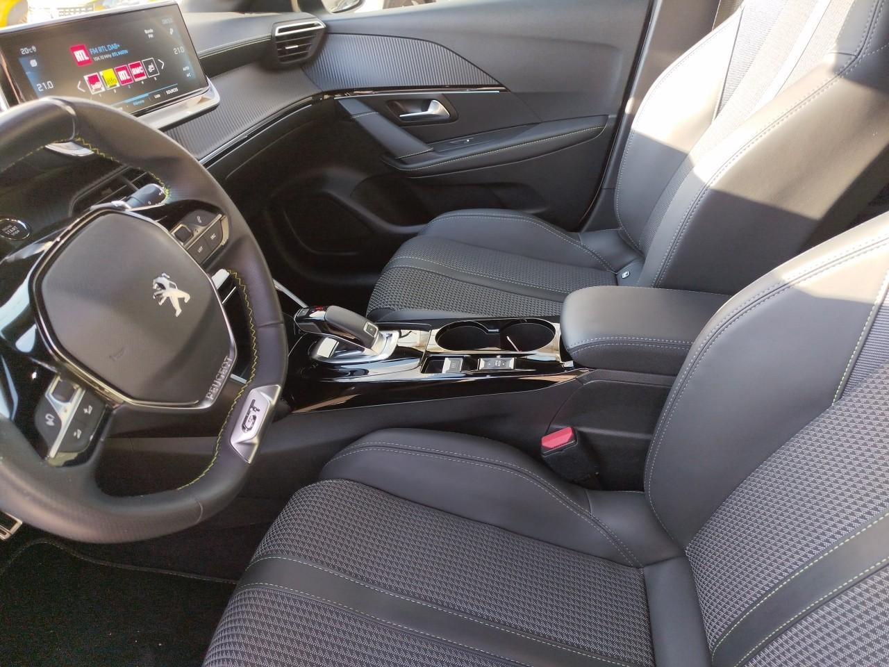 Peugeot 208 puretech 100 s&s eat8 gt — photo 12