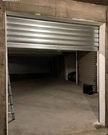 Vend box 8 ème