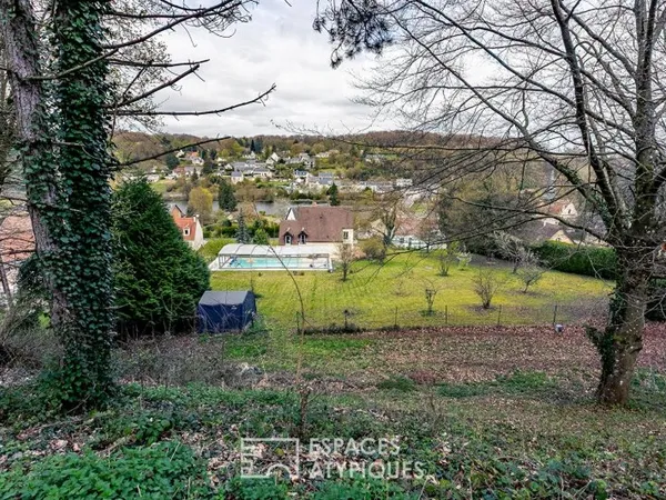 Maison moderne traditionnelle de maçon avec jardin, piscine et superbe vue