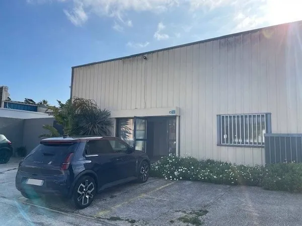 Local d'activité 140 m²