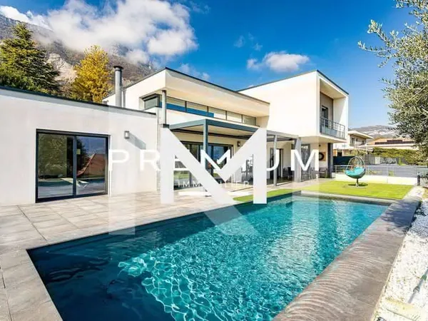 Villa 8 pièces 249 m²
