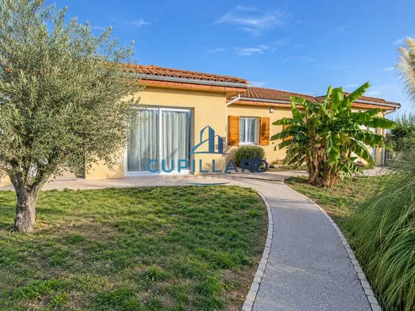 OUCHES - Maison de plain-pied - 140m2 - 4 chambres - piscine