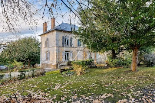 Maison 13 pièces 190 m²