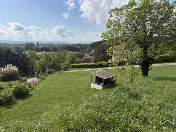 Terrain 842 m²