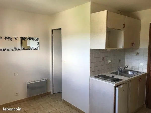 Studio 1 pièce 13 m²