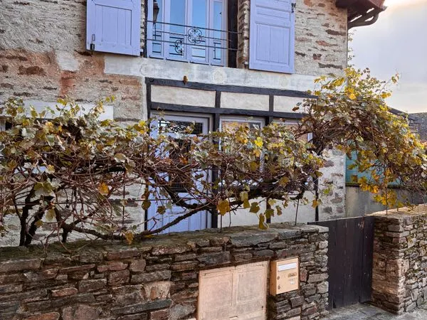 À louer - Charmante maison T2 en pierre entièrement rénovée