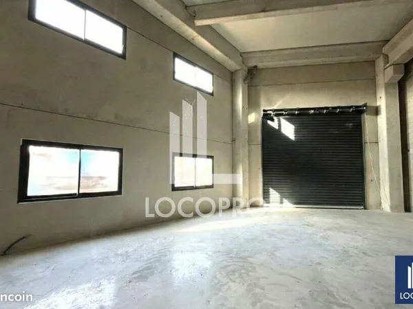 Local d'activité 211 m²