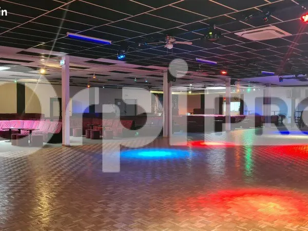 Local d'activité 1 800 m²
