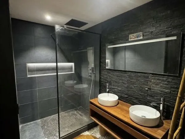 Location T2 meublé rénové de 45 m² avec balcon - Lyon 7e - Métro Garibaldi