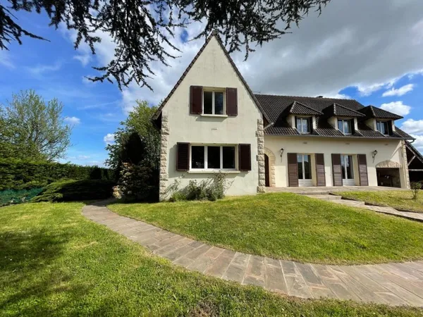 MAISON FAMILIALE DE 220M²