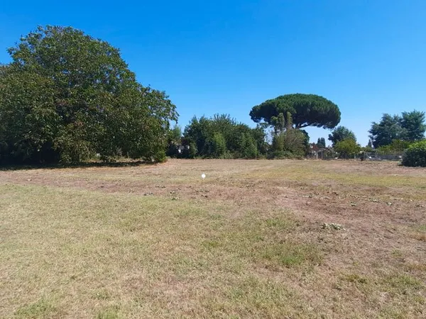 Terrain 1900 m² BRIE SOUS MORTAGNE
