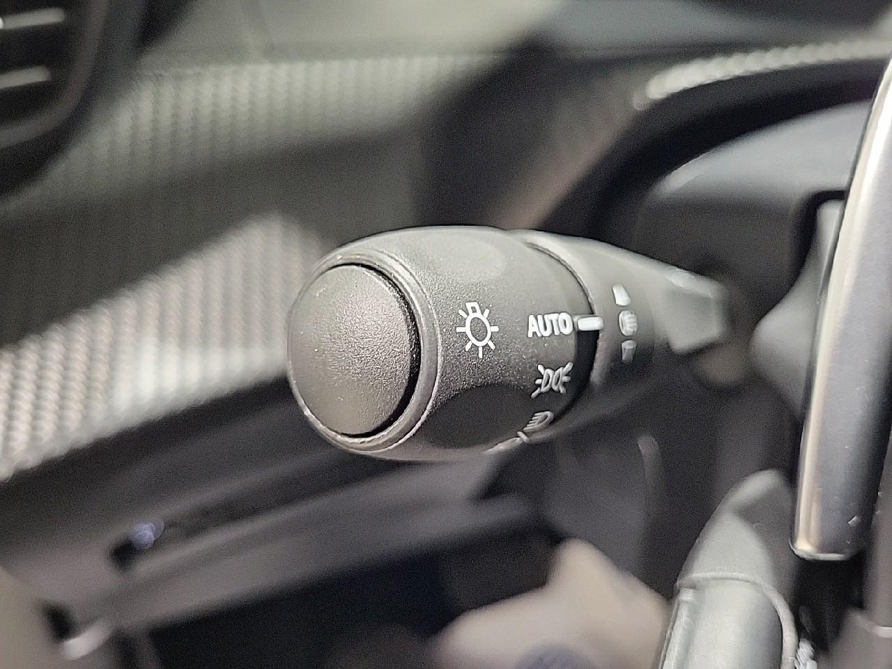 Peugeot 2008 hybrid 145 e-dcs6 allure — photo 20