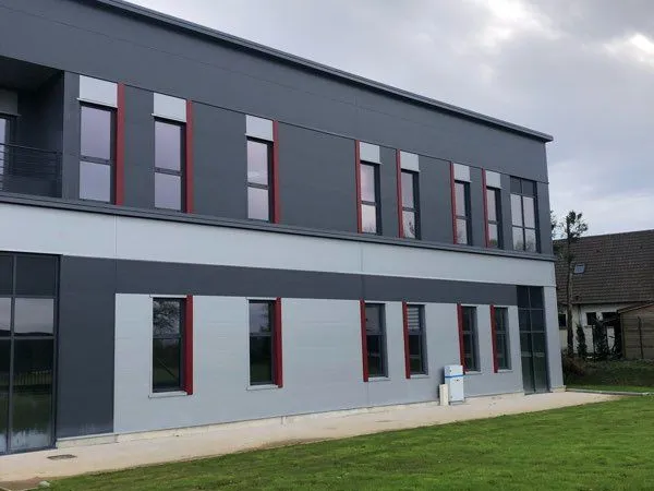 Lot Activités et petit bureau : 178 m2