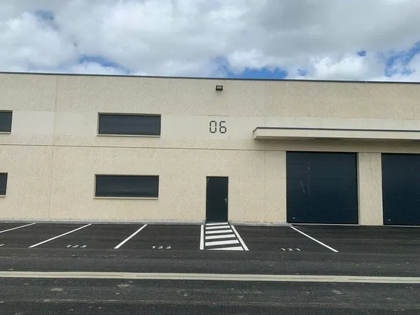 Local d'activité 225 m²
