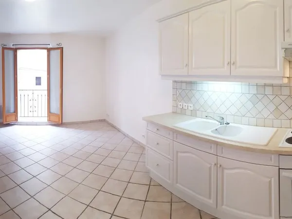 Studio 28m² à PEYROLLES 13860