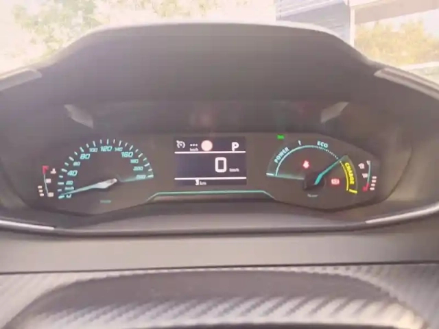 Peugeot 208 hybrid 110 ch e-dcs6 — photo 10