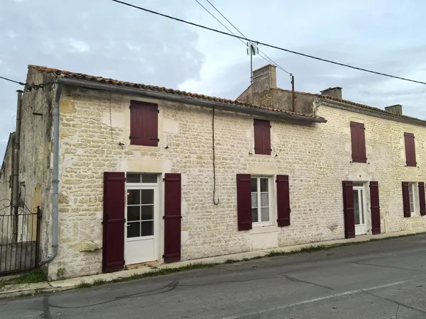 Entre LOULAY et VILLENEUVE LA COMTESSE