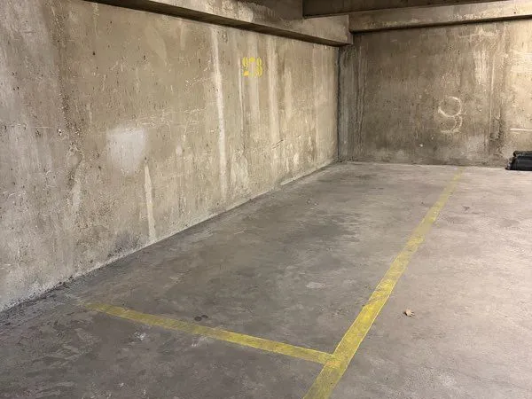 Place de parking 7m de long
