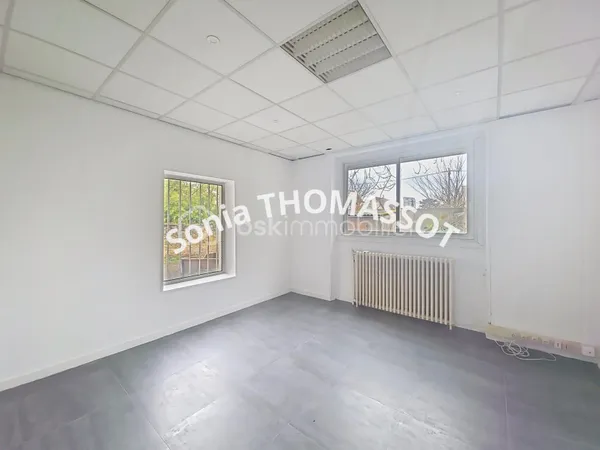 Bureau 3 pièces 80 m²