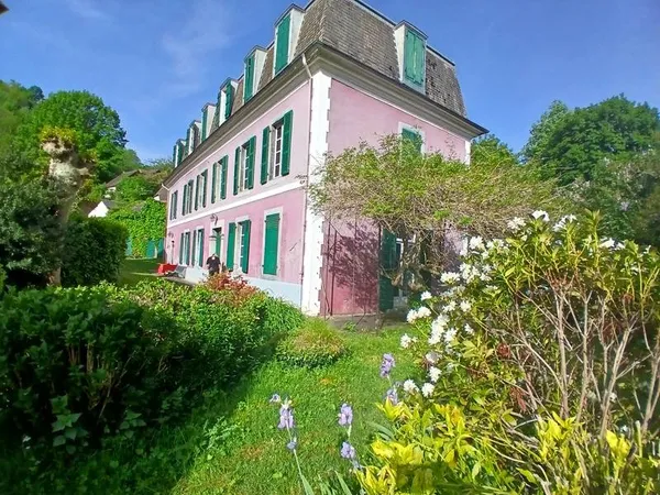 Maison 10 pièces 300 m²