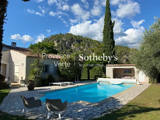 Villa 8 pièces 150 m²