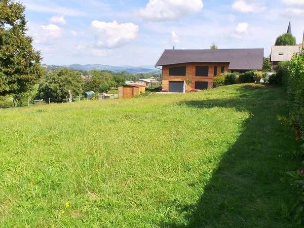 Beau terrain constructible de 1003 m² à Cusy
