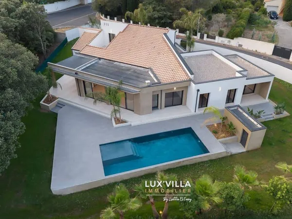 Villa 8 pièces 290 m²