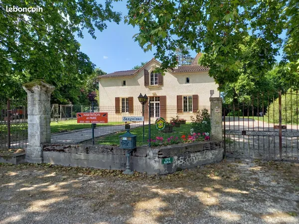 Maison de maitre 260 m2 + pigeonier 75m2