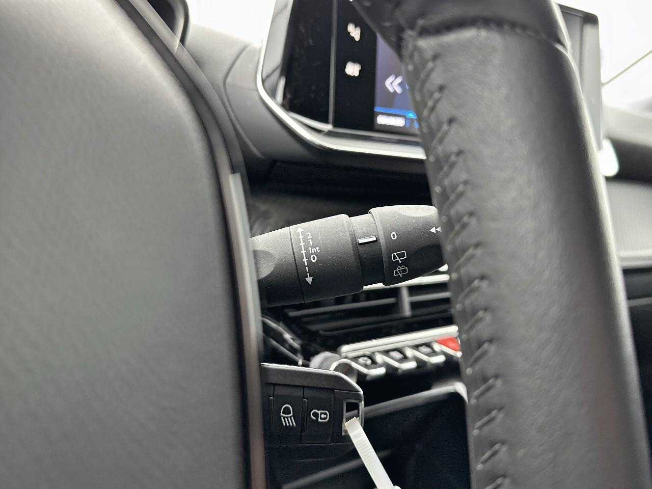 Peugeot 208 puretech 100 s&s bvm6 style — photo 20