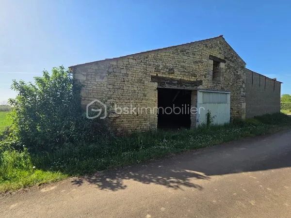 Grange 230m2 avec terrain 1160m2