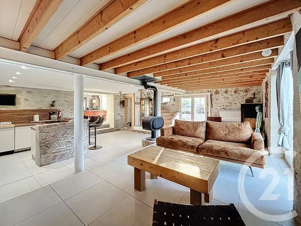 Maison 5 pièces 242 m²