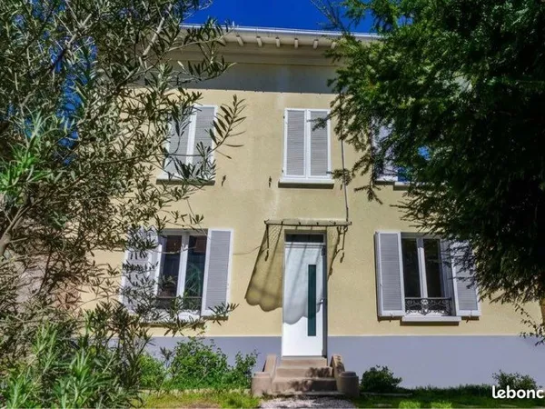Savigny-sur-Orge — Maison de 7 pièces de caractère 205 m² + Dépendance 40 m² sur un terrain de 540 m