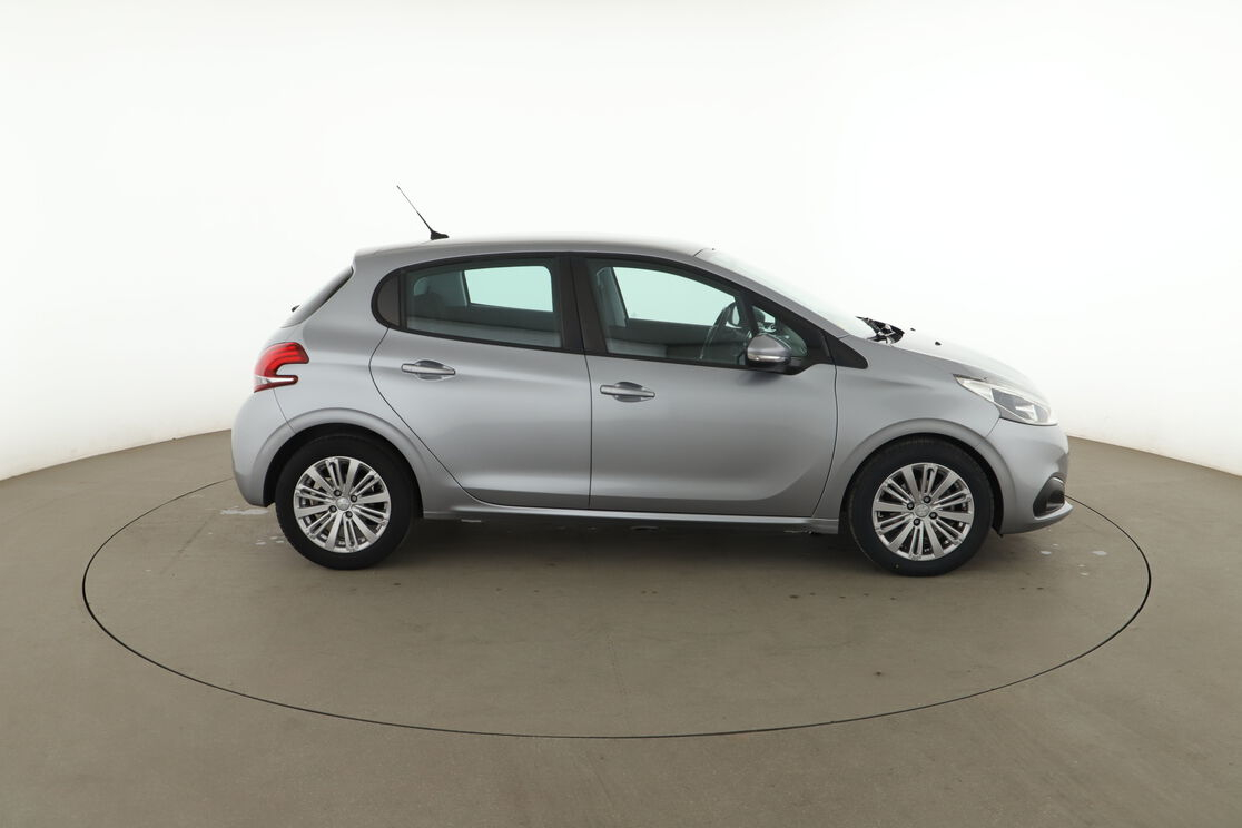 Peugeot 208 1.5 Blue-HDi Active — photo 6
