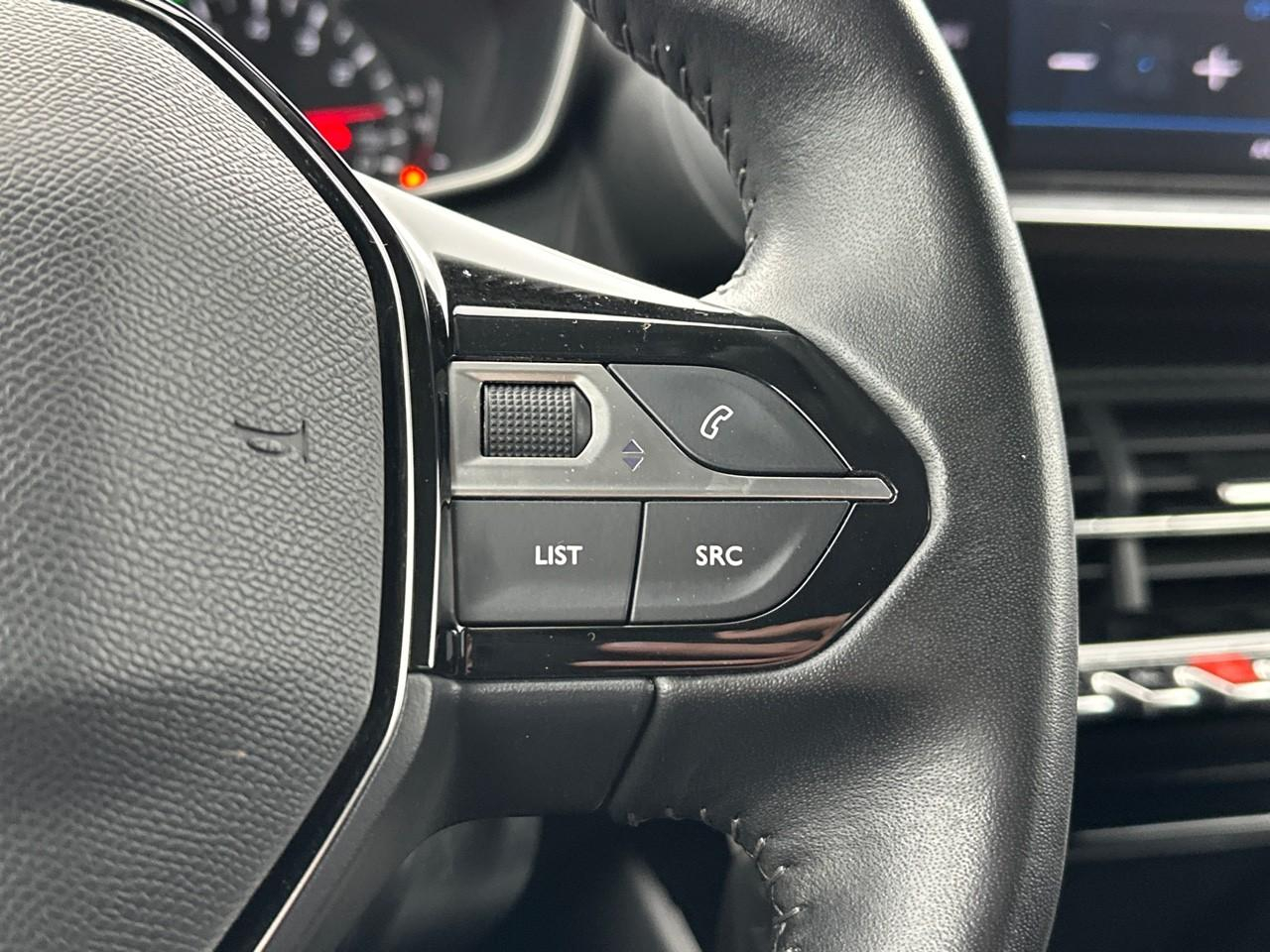 Peugeot 208 puretech 100 s&s bvm6 style — photo 19