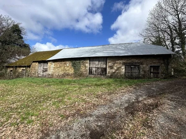 Grange à Chamboulive en Corrèze